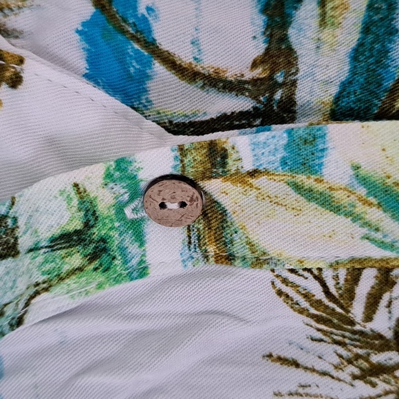 ROSE AND OLIVE tropical print short sleeve shirt with knot at waist, Size L - Picture 2 of 9